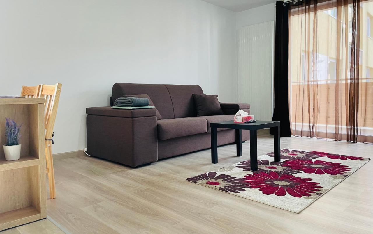 Apartamento Mountain Crib In Urban Plaza W. Parking & Netflix Braşov Exterior foto