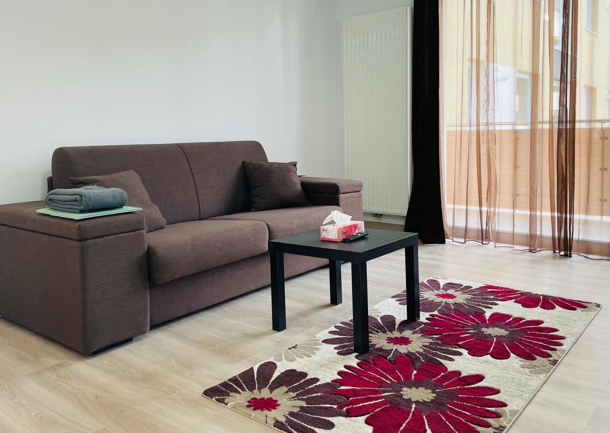Apartamento Mountain Crib In Urban Plaza W. Parking & Netflix Braşov Exterior foto